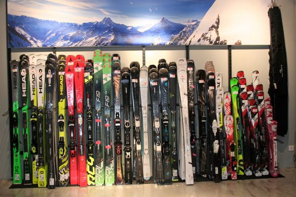 Skiabteilung im Sportgeschäft
